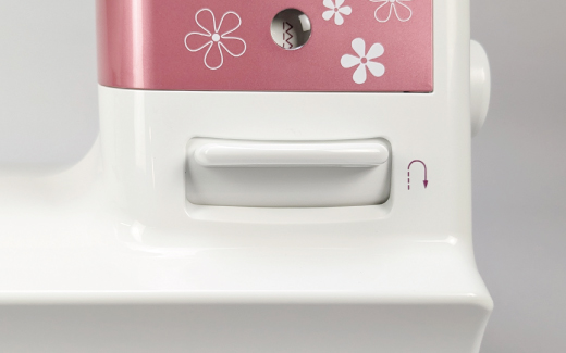 Large and Easy-to-Use Reverse Stitch Lever