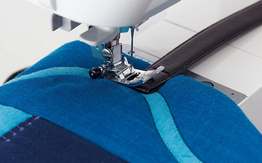 Thick handle can be easily sewn.