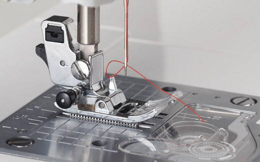 Automatic needle threader